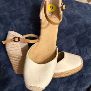 White Mountain Cream Espadrille wedges never worn